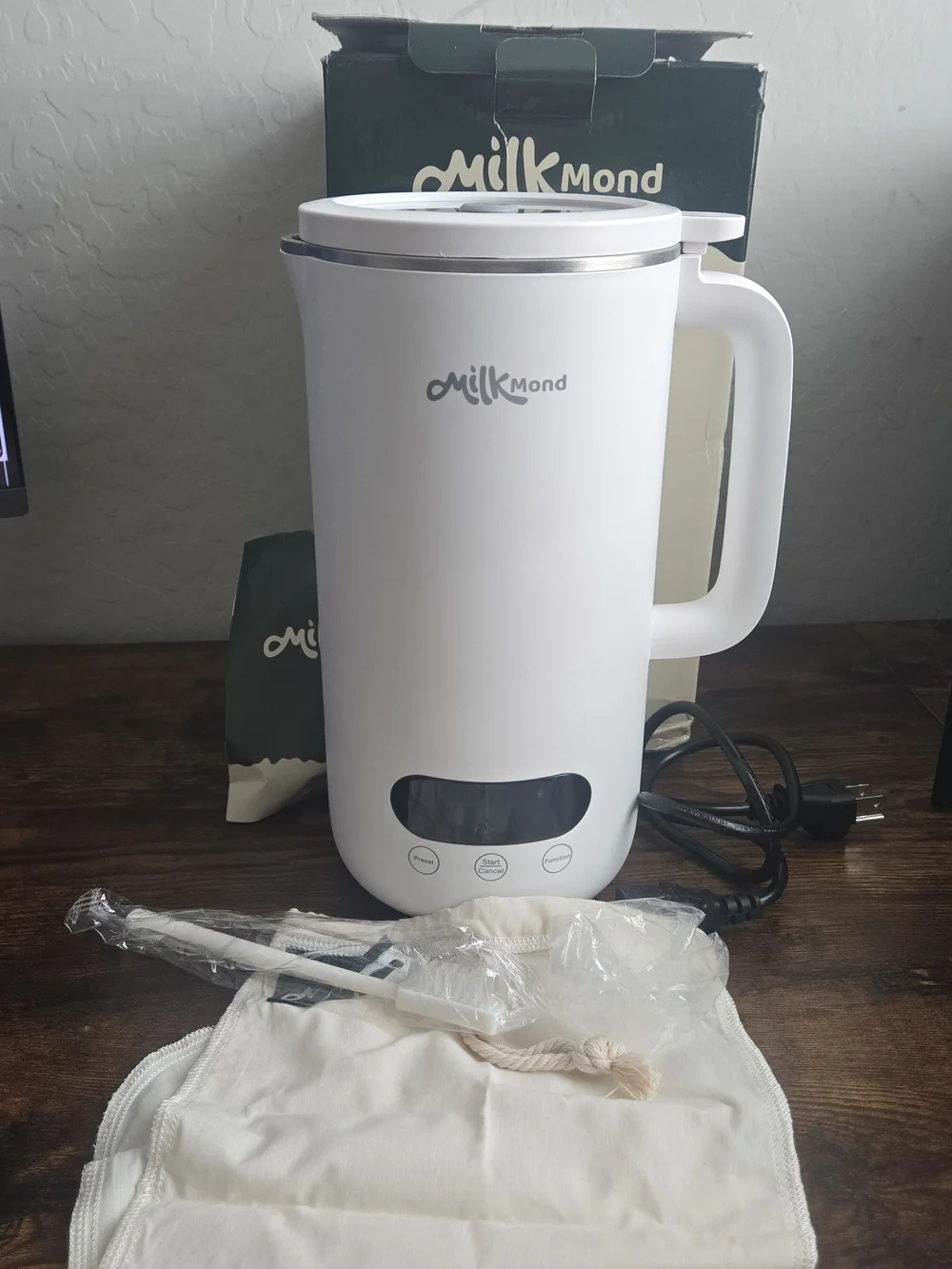 MilkMond Automatic Nut Milk Maker Machine 35 oz White NM-100 Soy Oat Almond Milk